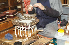 神経のいる作業です。勘と経験の作業が黙々と行われます。